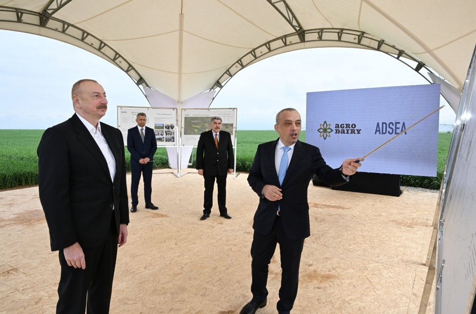 Prezident Hacıqabulda “Agro Dairy” MMC-yə məxsus torpaq sahəsinə suvarma suyunun çatdırılması üzrə qurğular kompleksi ilə tanış olub