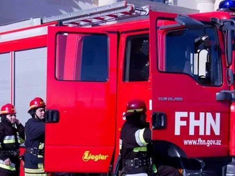 Bakıda yaşayış binasında yanğın: sakinlər təxliyə olundu