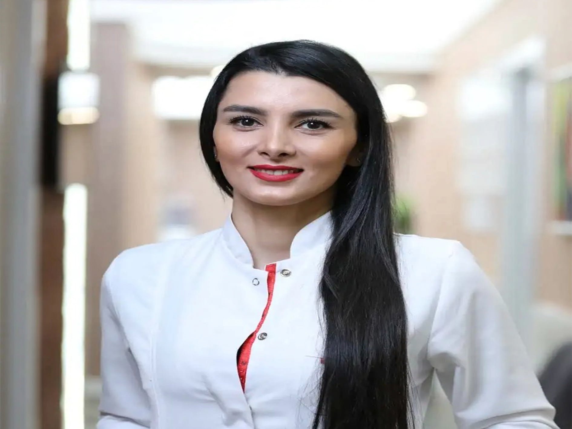 Tanınmış həkim nömrəsini maşın qiymətinə satır - FOTO