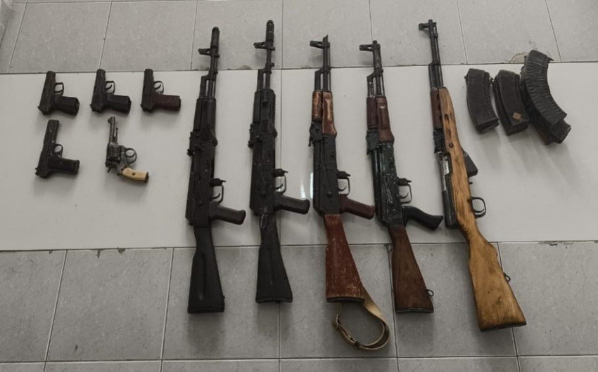 Xankəndidə tapança, avtomat və qumbaralar tapılıb
