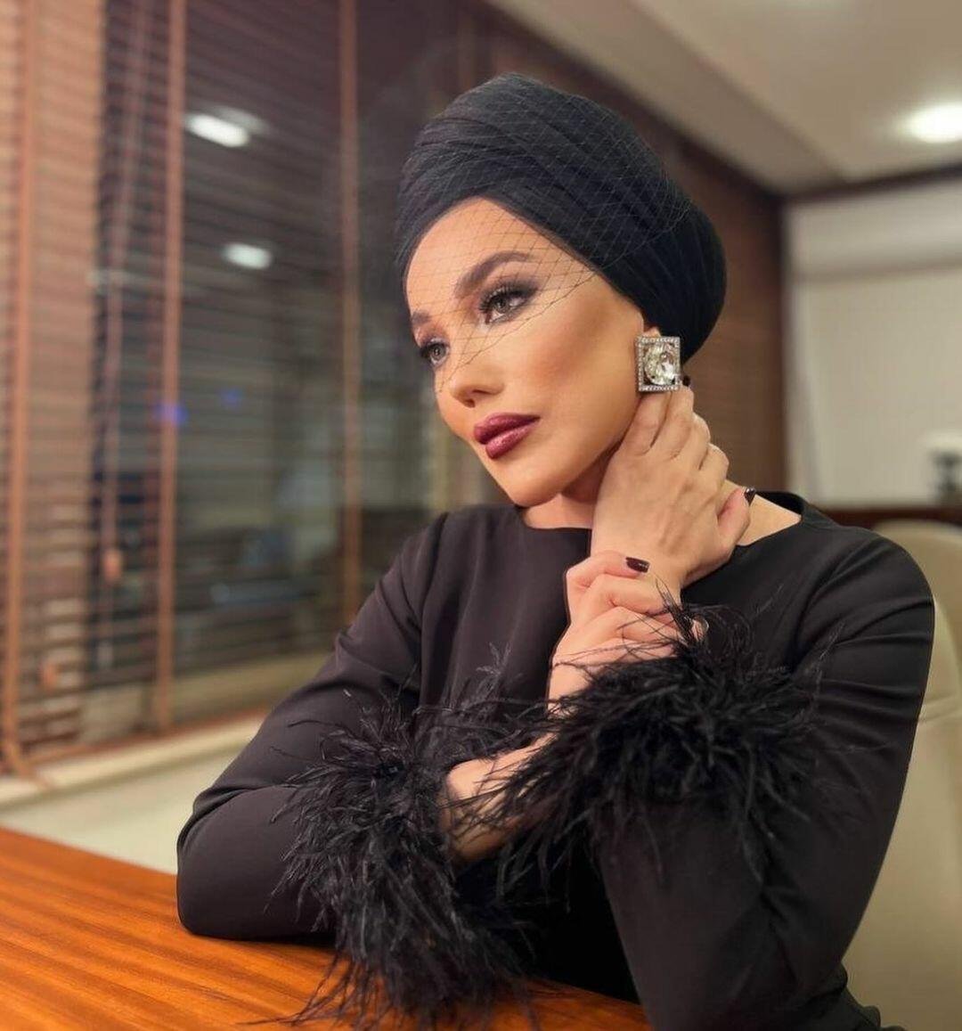 Lalənin türbanda görüntüləri gündəm oldu - FOTO