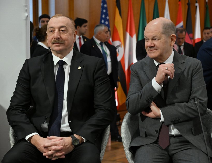 Prezident İlham Əliyevin Olaf Şoltsla təkbətək görüşü başlayıb