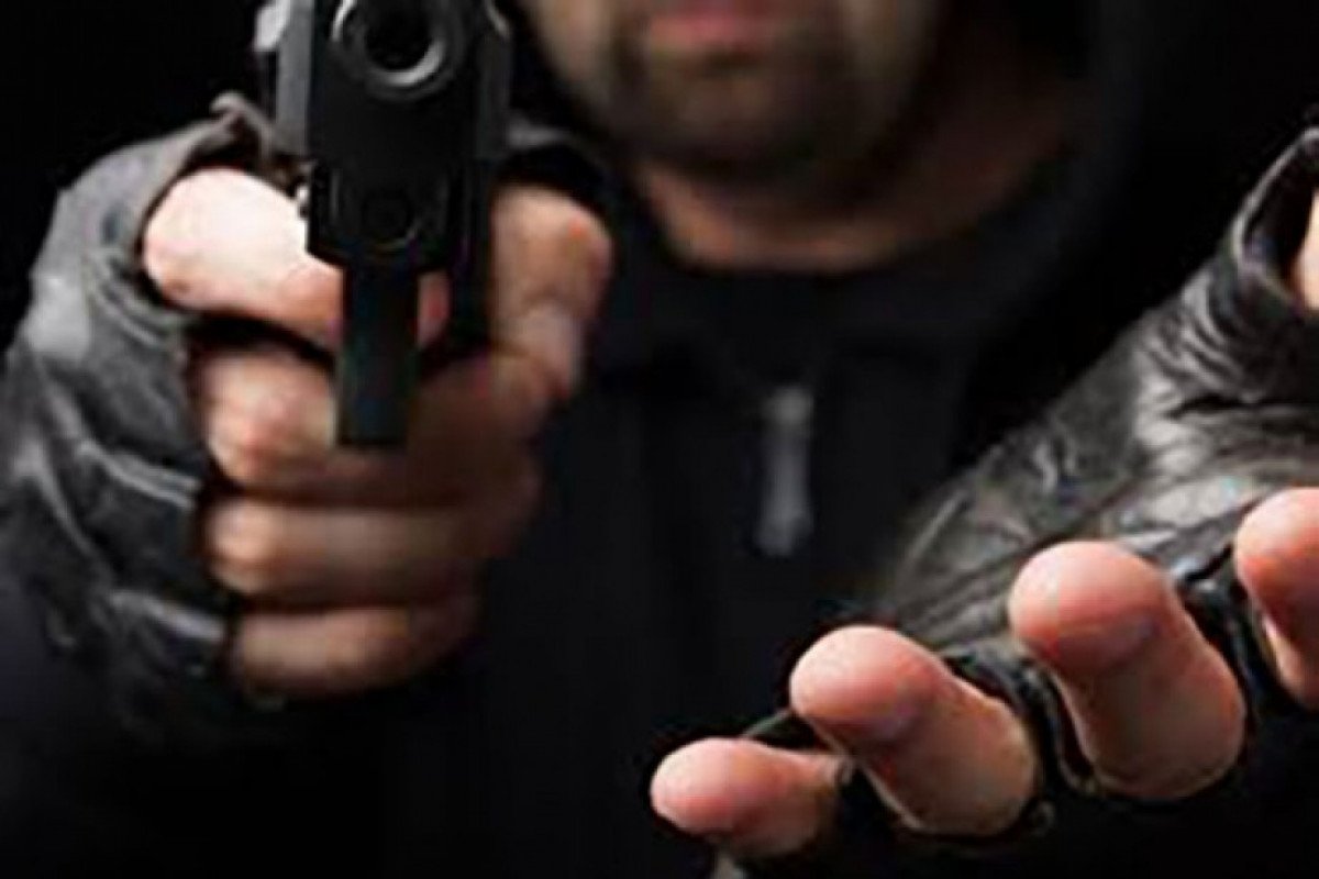 Bakıda keçmiş məhkum polisə silahlı müqavimət göstərib, üç polis, bir mülki vətəndaş ölüb