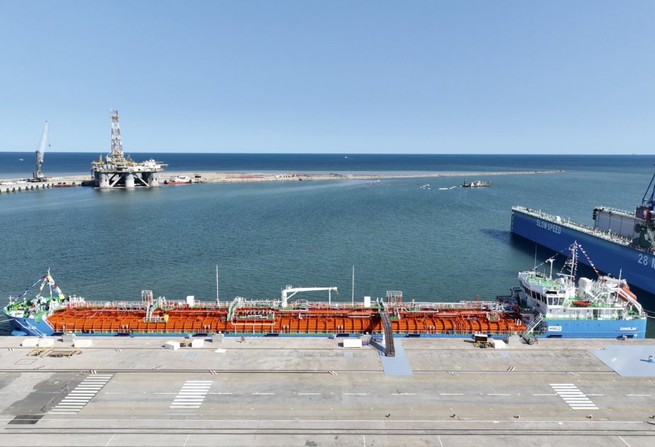 Prezident İlham Əliyev “Zəngilan” tankerinin istismara verilməsi mərasimində iştirak edib