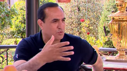 “Gərək yerə yıxardı, qolunu tutardı…” — Manaf Ağayevdən Ağadadaşın döyülməsinə REAKSİYA