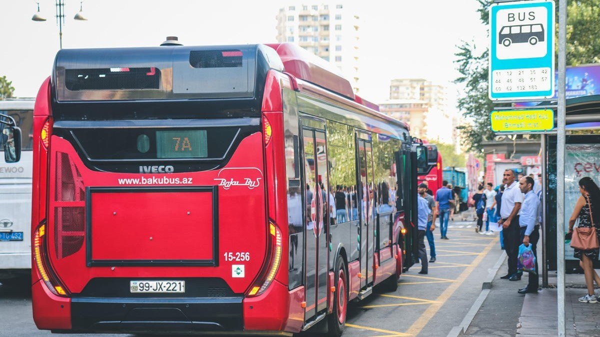 Sərnişinlərin NƏZƏRİNƏ: bu avtobusların hərəkət istiqaməti DƏYİŞDİRİLDİ
