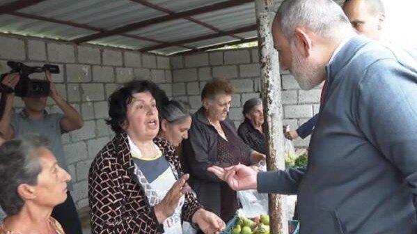 Paşinyan Lələkənddə: Alver etdi, pulu az verdi - VİDEO