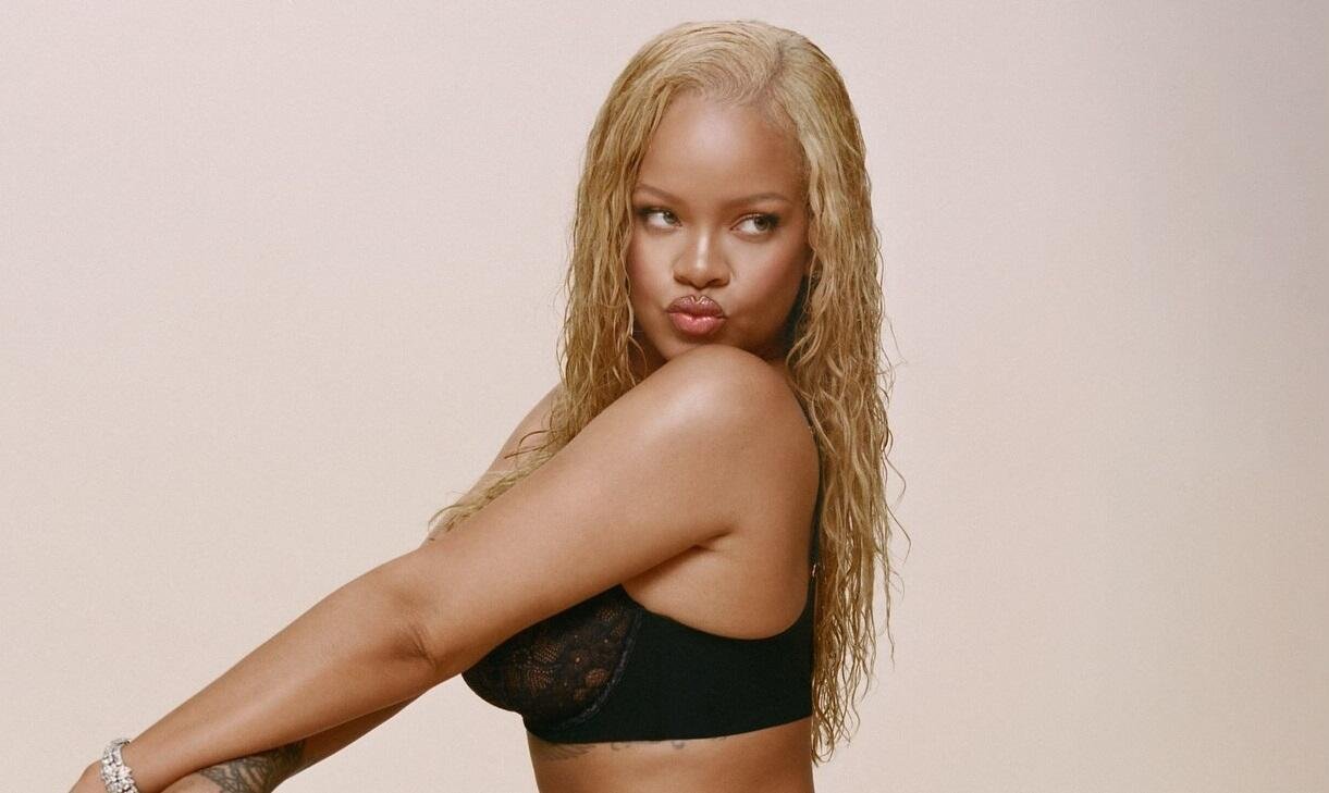 Rihannadan nəfəs kəsən pozlar - FOTO