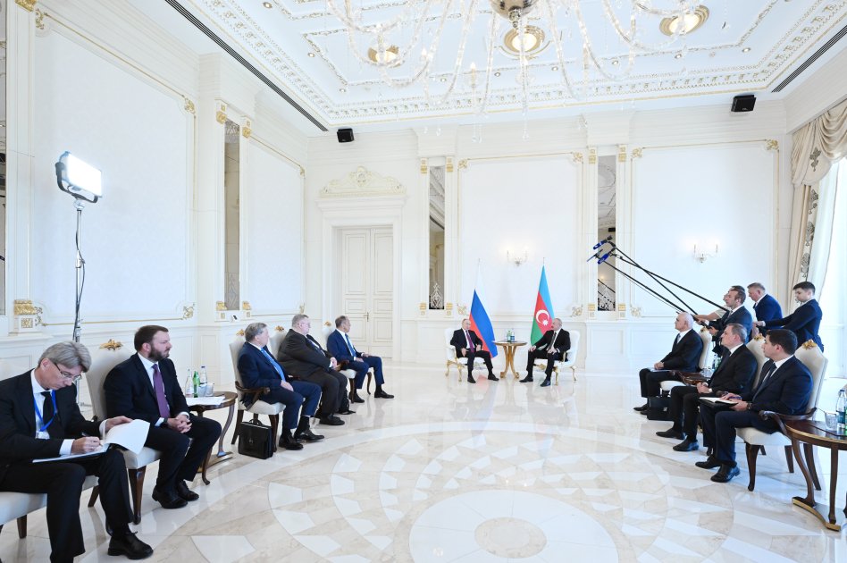 İlham Əliyev və Vladimir Putinin geniş tərkibdə görüşü keçirilir