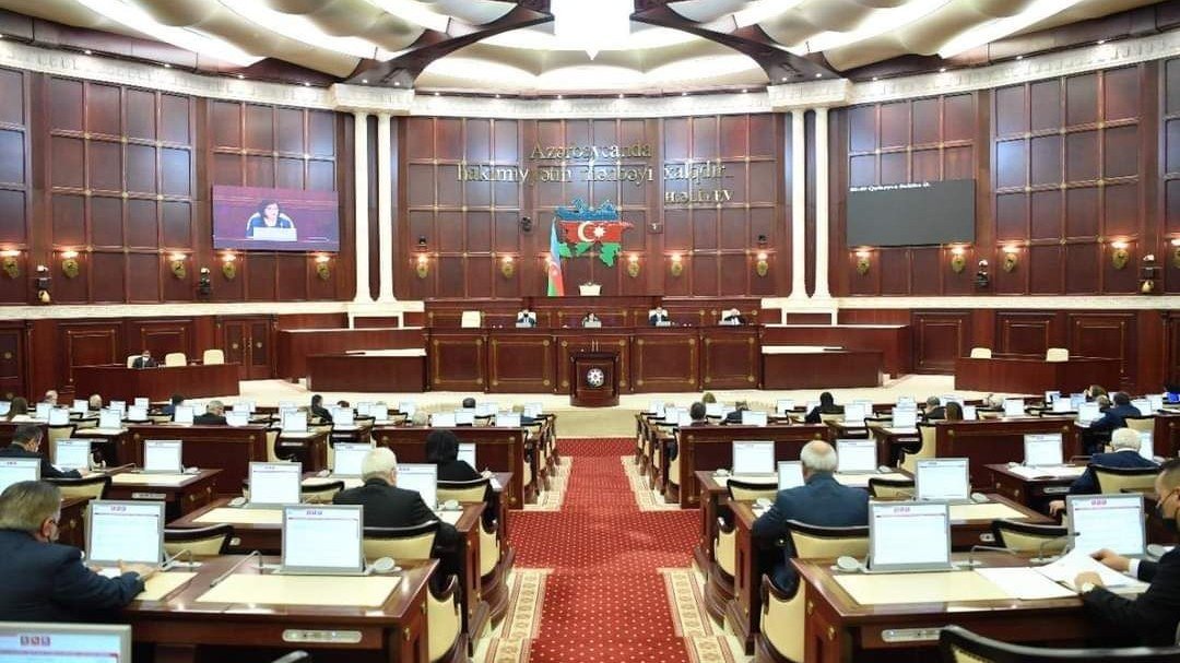 Azərbaycanda bu deputatlara ev veriləcək