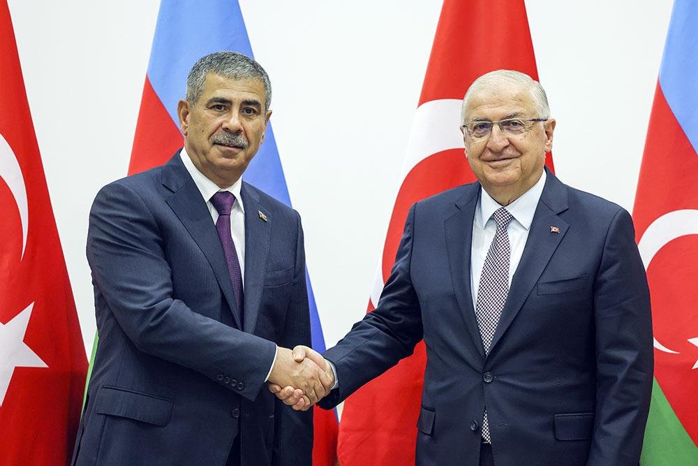 Azərbaycan və Türkiyə müdafiə nazirləri birgə təlimlərin artırılmasını müzakirə ediblər