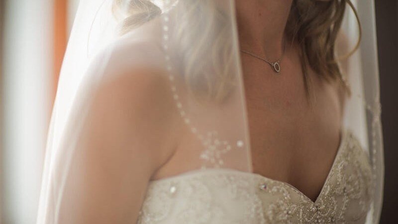 Toyda gəlinə pul uzadan kişilər onun görün harasına toxundular - Bəy isə izlədi... + VİDEO