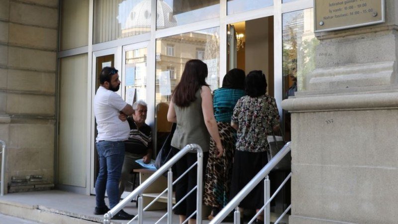 Azərbaycanlı müğənni AĞIR QƏZAYA DÜŞDÜ: Başına qan sızdı