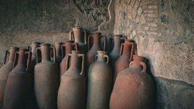 Qadınlar içməsin deyə, görün şəraba nə qatırmışlar: Ölən kişiləri yandırıb...