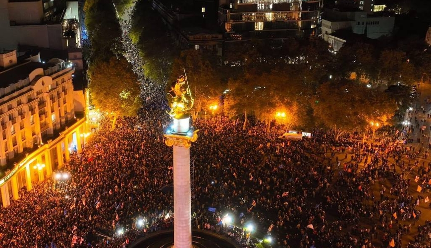 Gürcüstan prezidenti Azadlıq meydanına gəldi, xalqa müraciət etdi