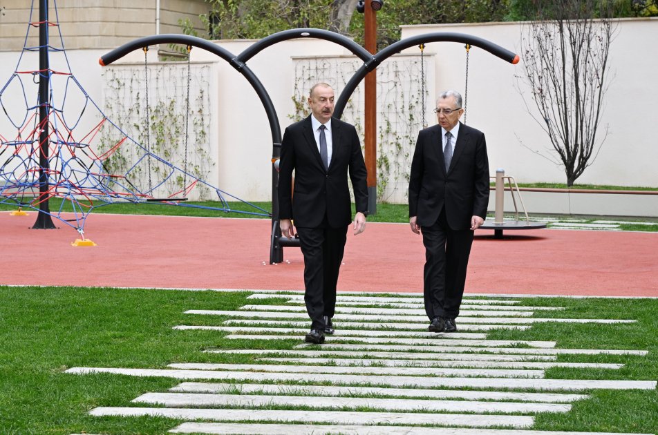 Prezident İlham Əliyev Bakıda yeni salınan parkda yaradılan şəraitlə tanış olub