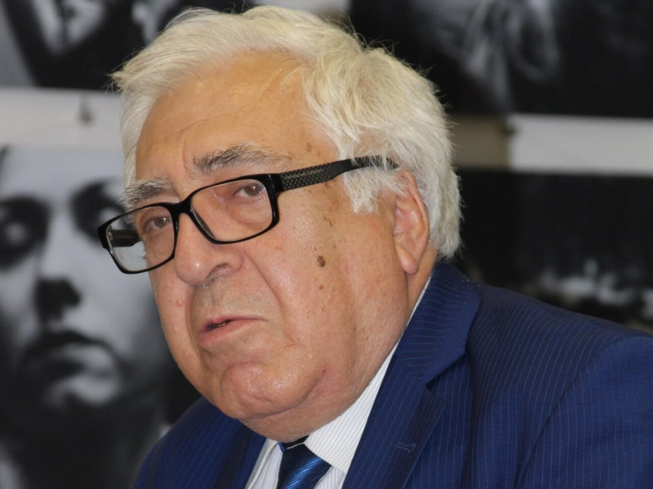 "Əxlaqımızı internet pozur, heç kimin bilməməli olduğu məsələləri..." - Anar