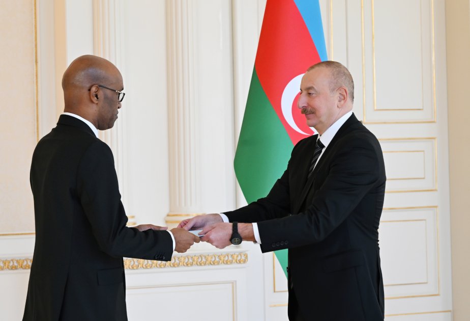 İlham Əliyev Somalinin yeni təyin olunmuş səfirinin etimadnaməsini qəbul edib