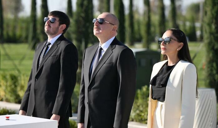 Prezident və ailəsi Zəfər parkının açılışında iştirak etdi - YENİLƏNDİ / FOTO