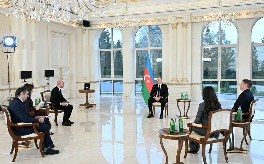 Prezident yerli televiziya kanallarına müsahibə verdi - FOTO
