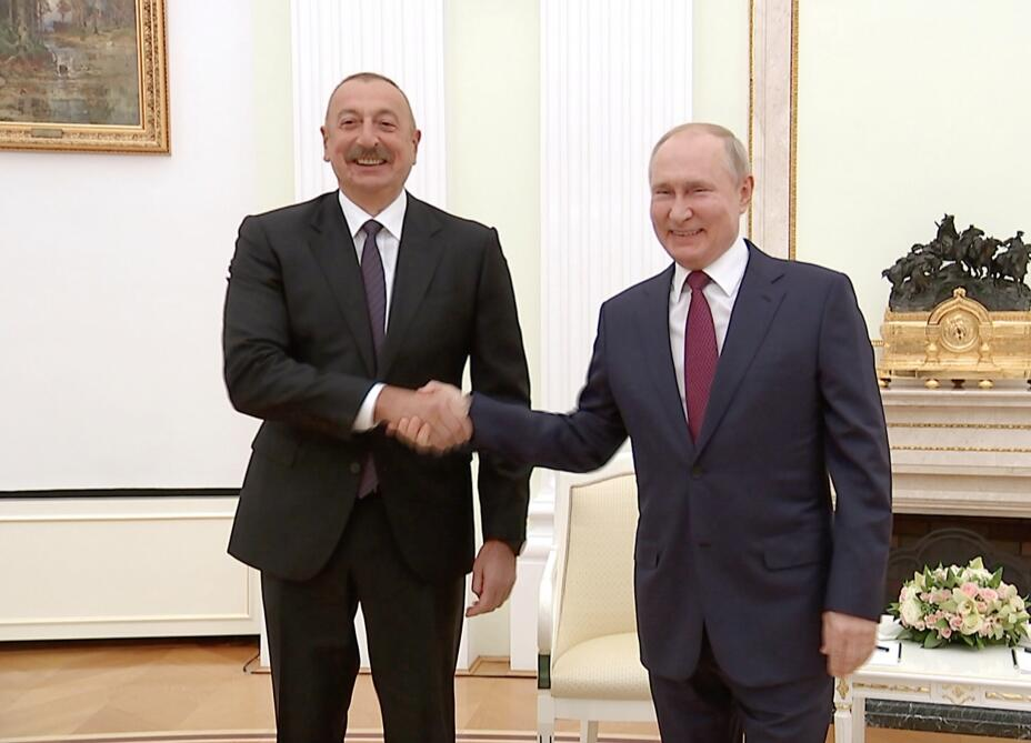 Putin İlham Əliyevi təbrik etdi