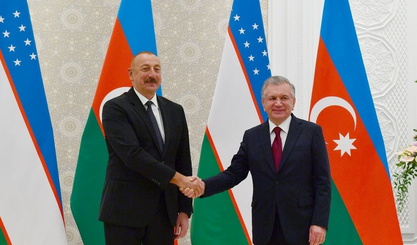 Şavkat Mirziyoyev İlham Əliyevə zəng etdi