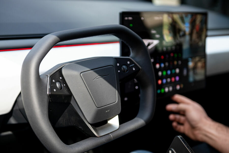 "Tesla" əsas mütəxəssisini İTİRDİ