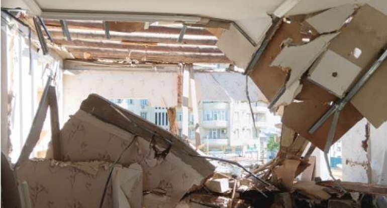 Daha bir MTK yaşayış ola-ola söküntü aparır - "Evimi başıma uçurdurlar, kömək edin" - FOTO