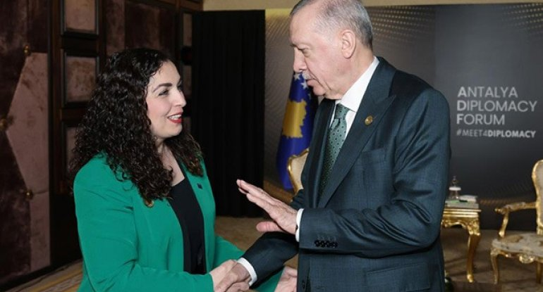 “Türkcəni gah öyrənirsən, gah unudursan...” - Ərdoğan Kosovo prezidentinə
