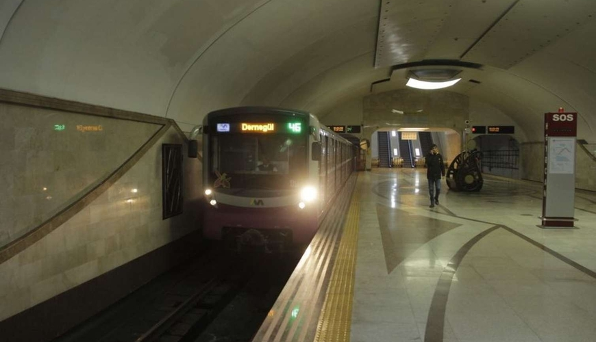 Bakı metrosunda problem yarandı - Sərnişinlər qatardan düşürüldü