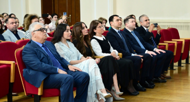 Leyla Əliyeva və Arzu Əliyeva Bakı Musiqi Akademiyasında gənclərin konsertində iştirak ediblər