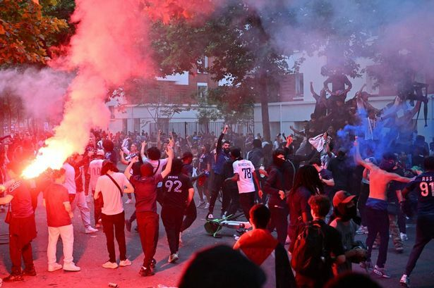 Paris dağılır: 300-ə yaxın azarkeş həbs edildi