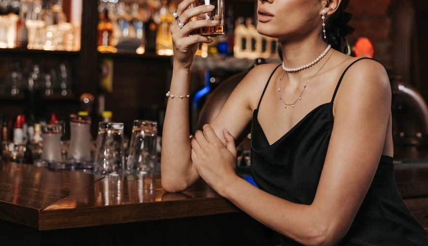 Bakıda məşhur "Pub"da dava - Xanım müştəri həbs edildi - FOTO