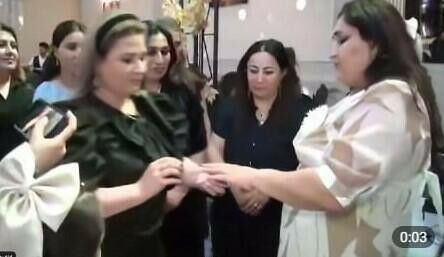 Müəllimə hədiyyə: Sevgi simvolu, yoxsa rüşvət damğası?