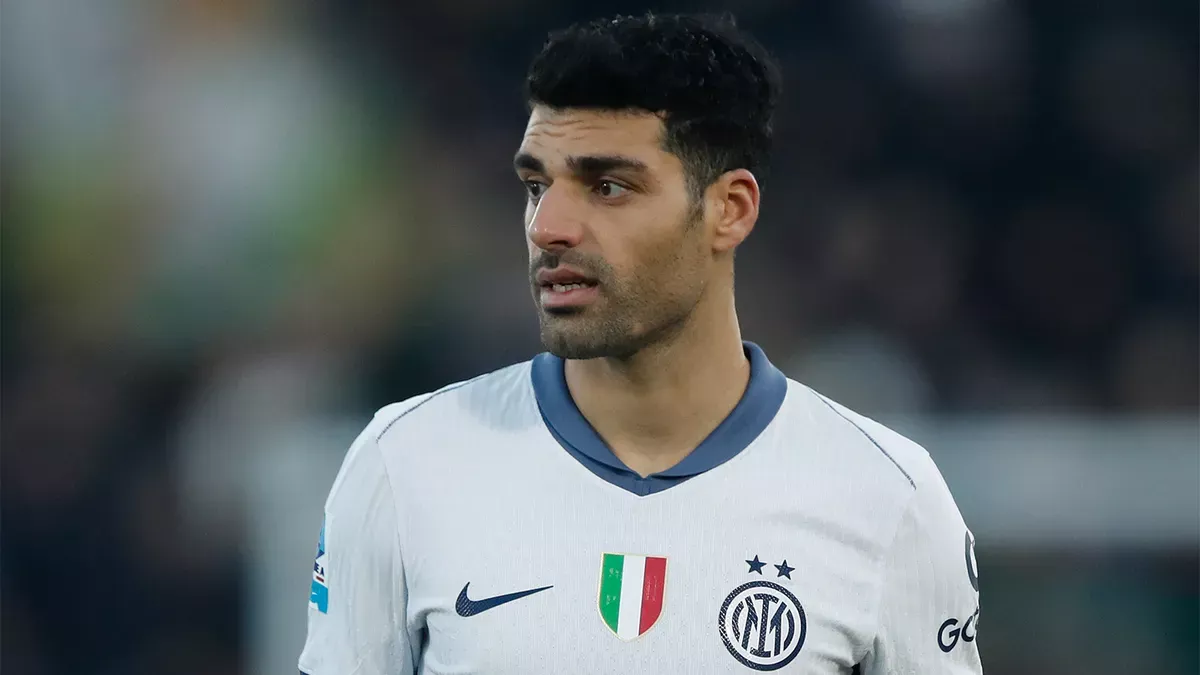 İranda ilişib qalan tanınmış futbolçudan xəbər var: Bu şəhərə sığınıb