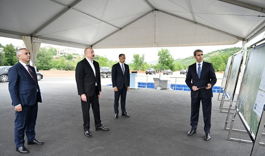 İlham Əliyev Xankəndi Dəmir Yolu və Avtovağzal Kompleksinin təməlini qoyub FOTO