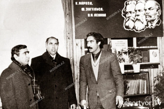 Bir şəklin tarixçəsi: Fəzail Ağamalı Ramiz Mehdiyevə məruzə edir