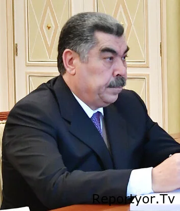 14 il deputat oldu, atasına heykəl qoydurub ziyarət etdirdi, indi icra başçısıdır - FOTO