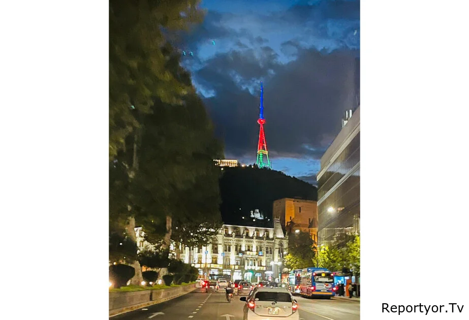 Tbilisidə televiziya qülləsi Azərbaycan Bayrağının rəngləri ilə işıqlandırıldı