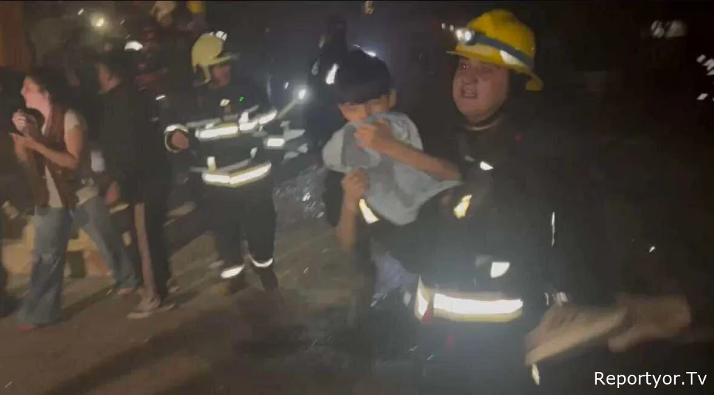 Bakıda çoxmərtəbəli bina YANIR - FOTOLAR/YENİLƏNDİ