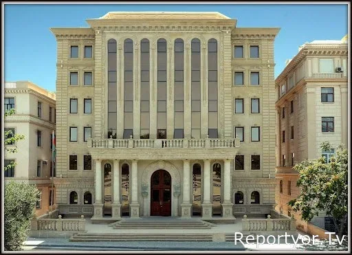 Qanunsuz tikililər səkiləri zəpt etdi - Nəsimi RİH-də sıralı qanunsuzluqlara kim icazə verir?