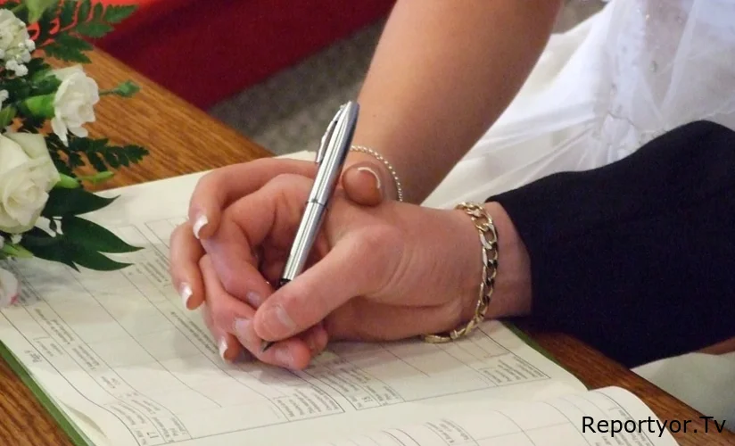 “Xəyanət etsən, hər şeydən məhrumsan” – Tanınmış vəkil nikah müqaviləsindən danışdı