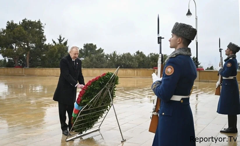 Prezident İlham Əliyev 20 Yanvar şəhidlərinin xatirəsini yad edibFOTO