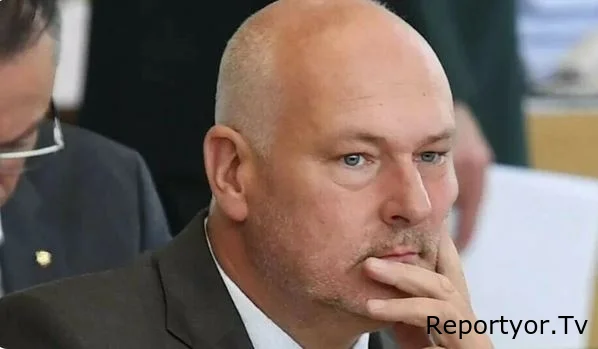 Alman deputat belaruslu siyasi məhbuslara soğan əkdirirmiş