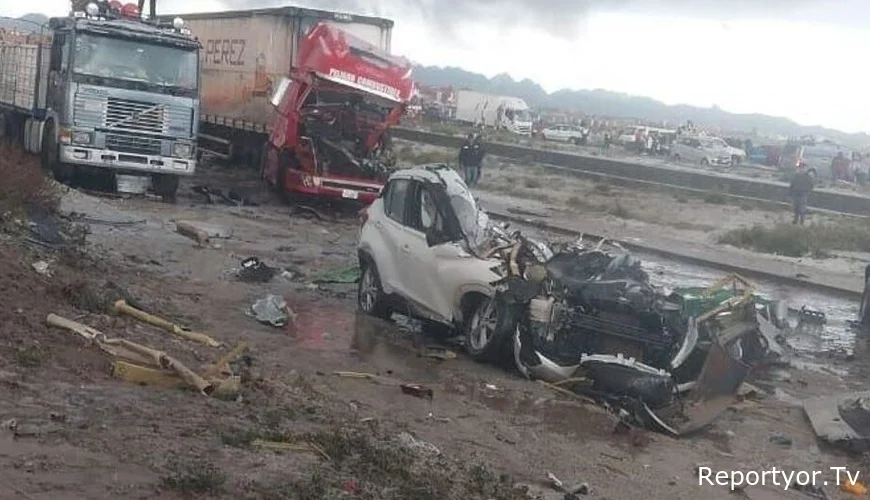 Pul daşıyan hərbi təyyarə avtomobil yoluna girdi: 15 ölü, 28 yaralı var