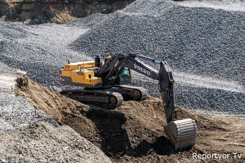 Fizuli rayon Qacar kəndi ərazisində yeraltı sərvətlərin qanunsuz hasilatı həyata keçirən şirkət məlum oldu - VİDEO