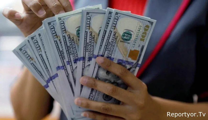 Manatını dollara dəyişmək istəyənlərin NƏZƏRİNƏ