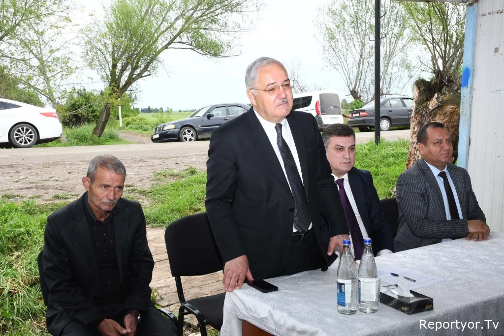 Ağdam Rayon İcra Hakimiyyətinin başçısı Vaqif Həsənovun rayonun Çıraxlı kəndində səyyar qəbul-görüşü keçirilib
