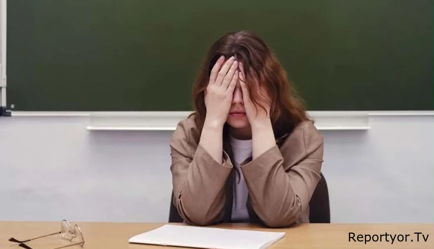 Müəllimi şantaj üçün açıq-saçıq fotolarını direktora göstərib...